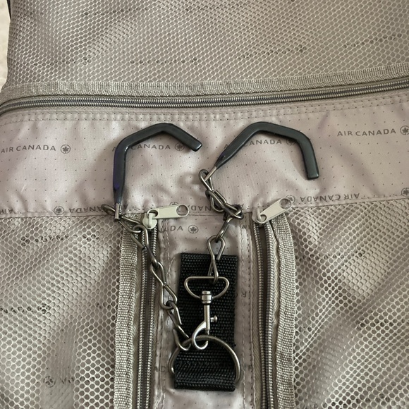 🆕 ATLANTIC AIR CANADA FOLDABLE GARMENT BAD - Picture 6 of 9